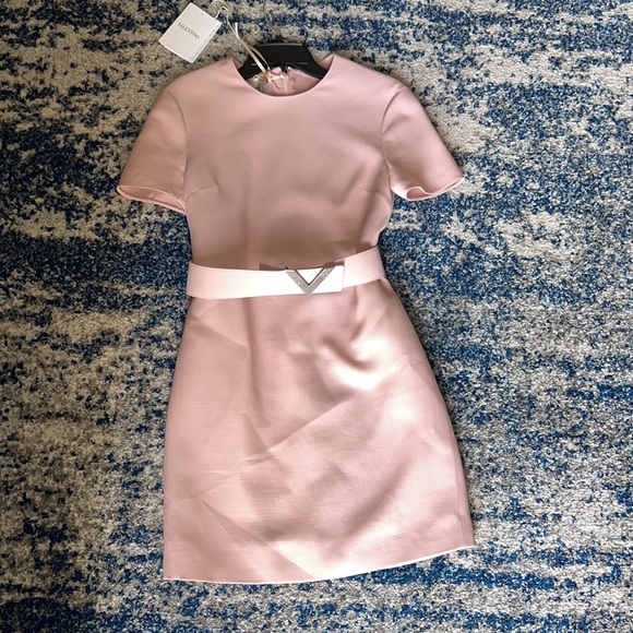❌SOLD❌Valentino
crepe V pavé belted dress 38 - Picture 9 of 15